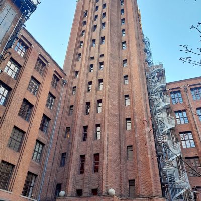 BezirksTOUR: Von Hundekuchenproduktion über Telekommunikation bis Filmindustrie – Der Industriestandort Tempelhof  im Wandel